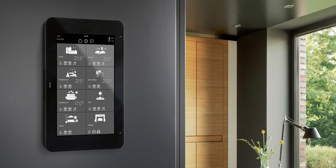 JUNG Smart Panel 8 bei Schnürch Electronics in Neu-Isenburg